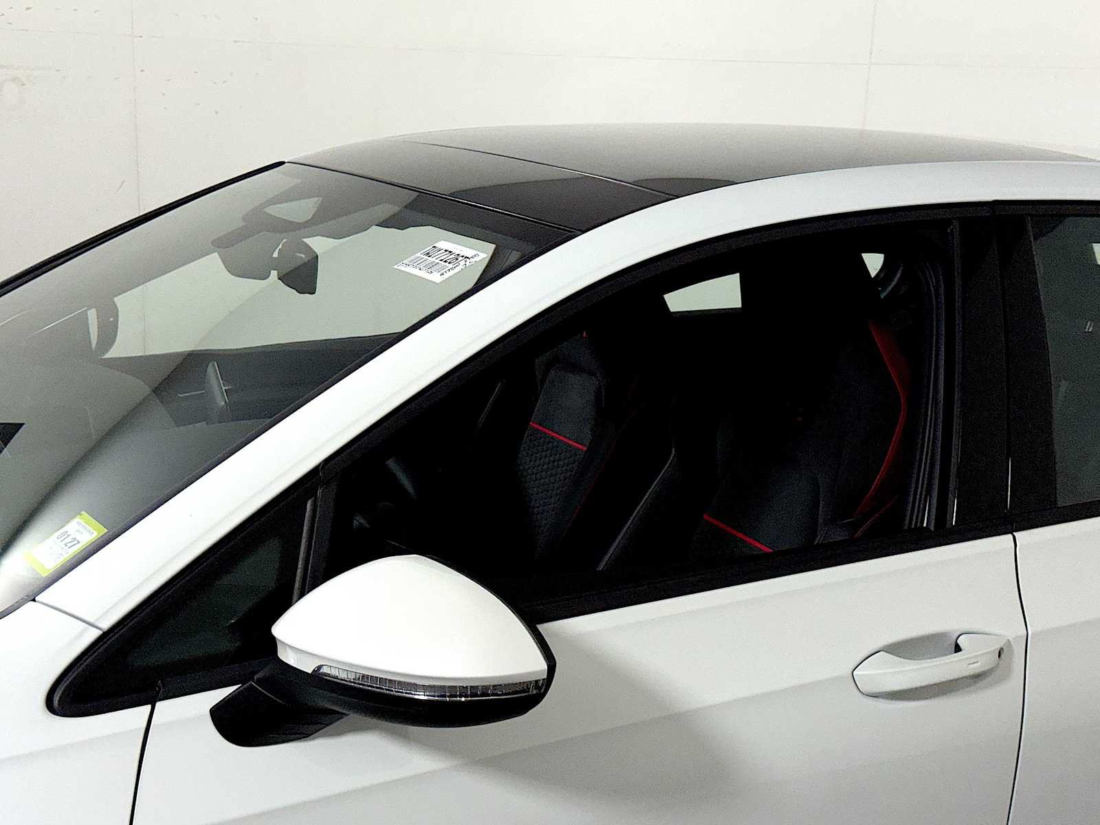 Used 2026 Volkswagen GTI SE FWD image 29