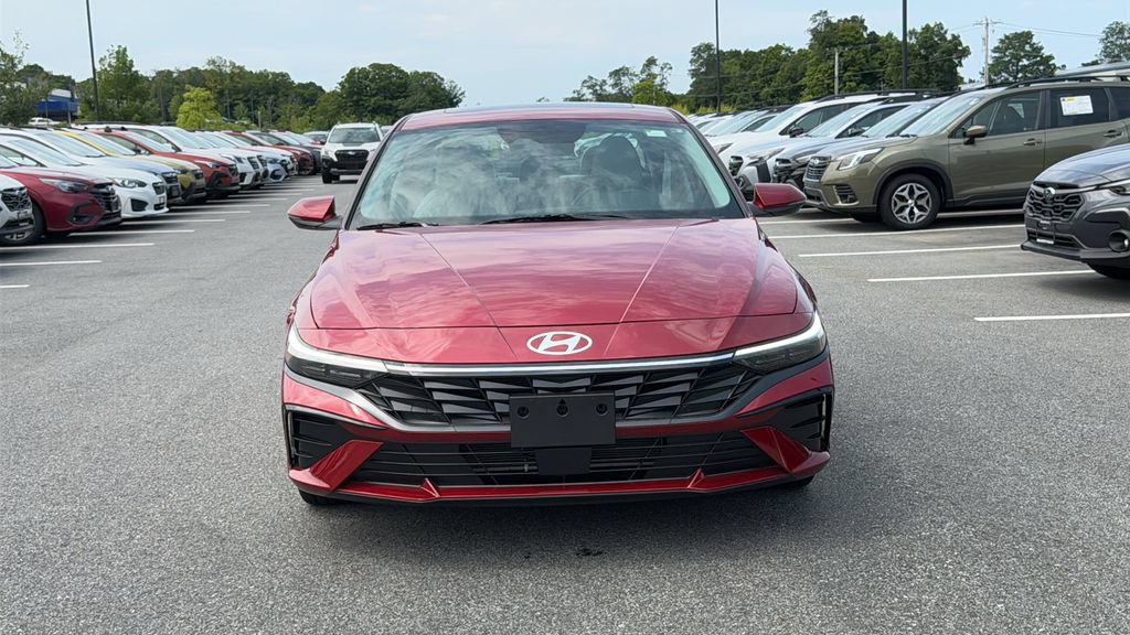 Used 2025 Hyundai Elantra Limited w/ Cargo Package FWD image 2