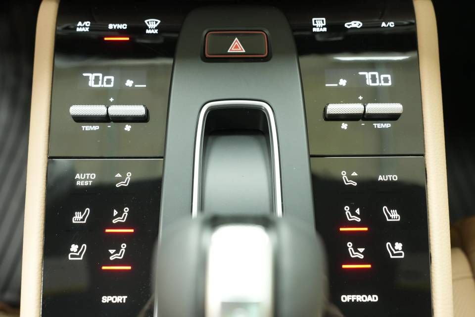 New 2026 Porsche Macan AWD/4WD image 21