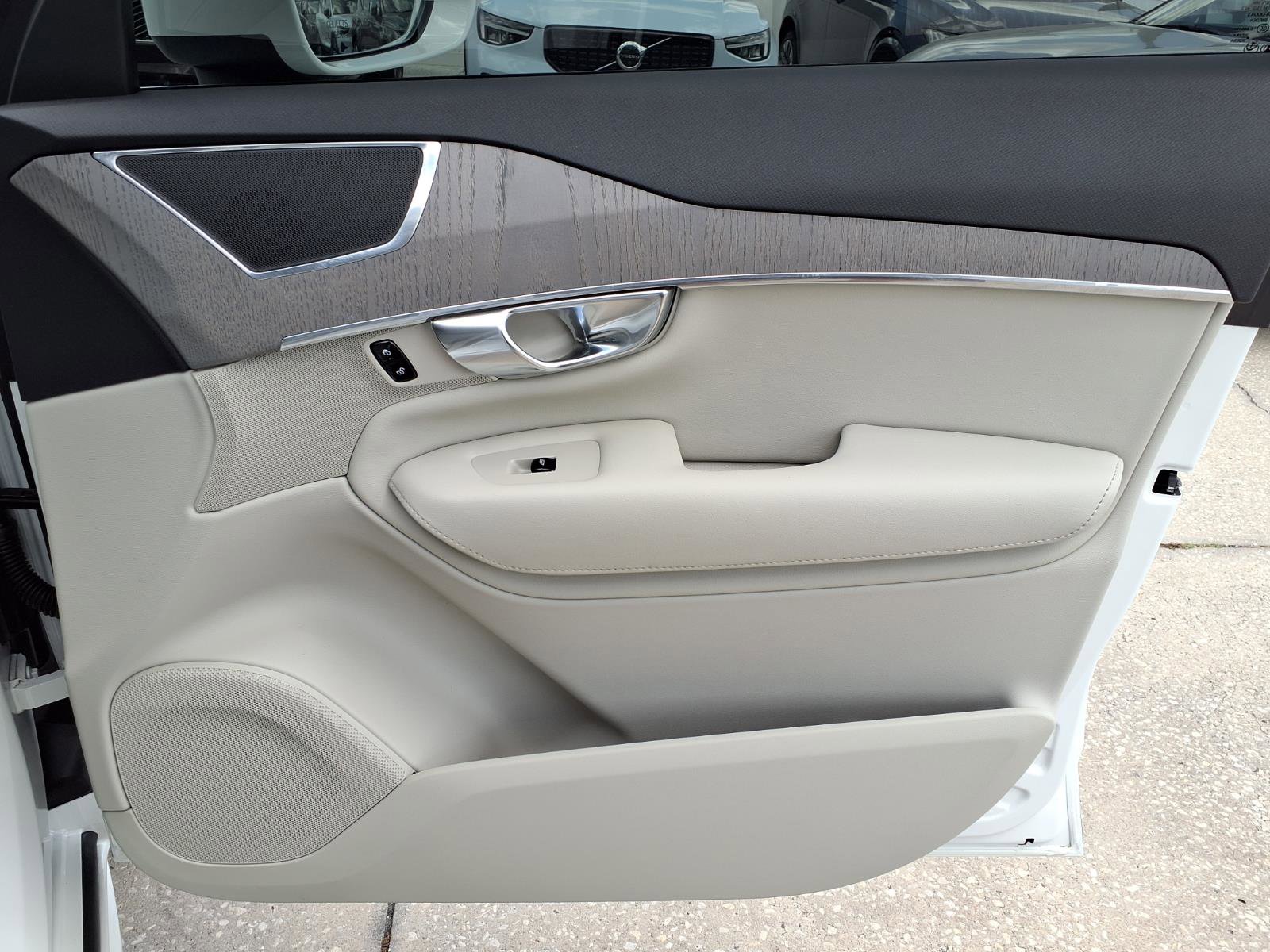 Certified 2025 Volvo XC90 T8 Plus w/ Protection Package Premier AWD/4WD image 13