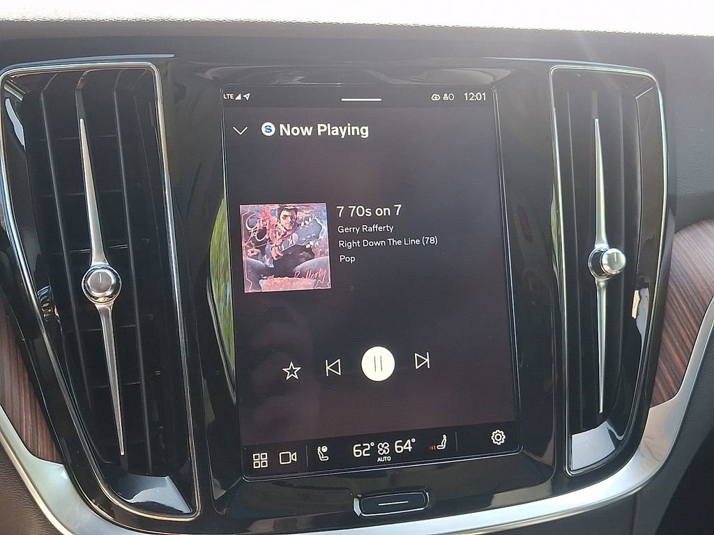 Used 2025 Volvo V60 B5 Cross Country Plus image 19