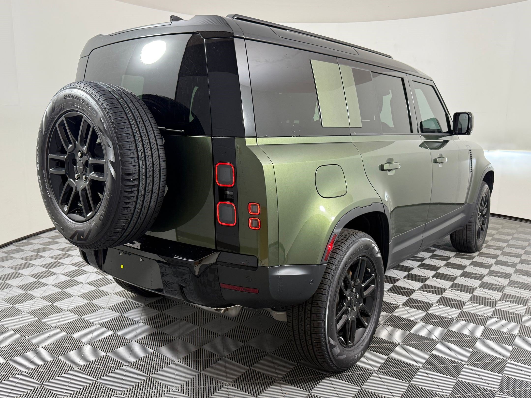 New 2026 Land Rover Defender 110 S AWD/4WD image 9