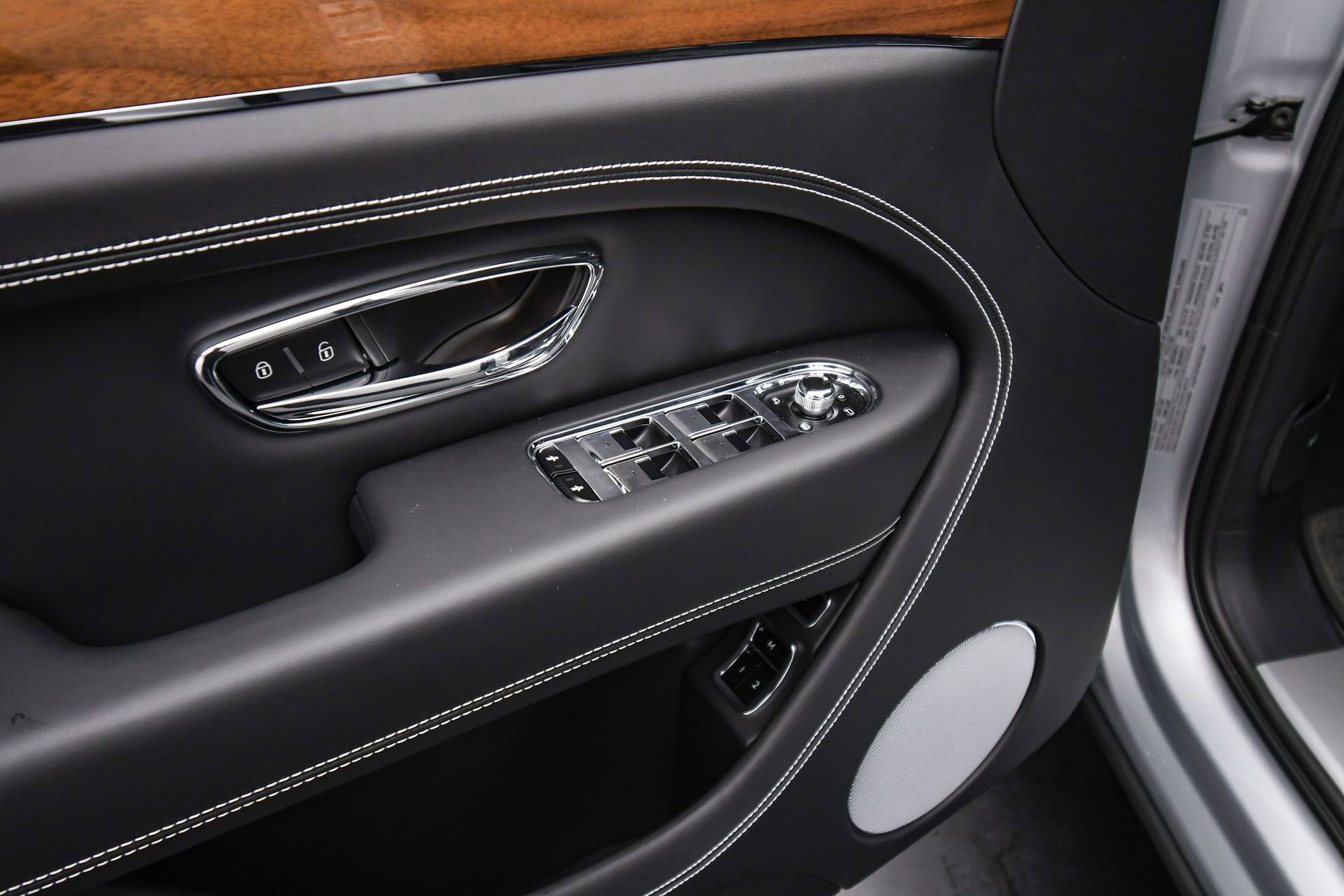 New 2025 Bentley Bentayga image 41