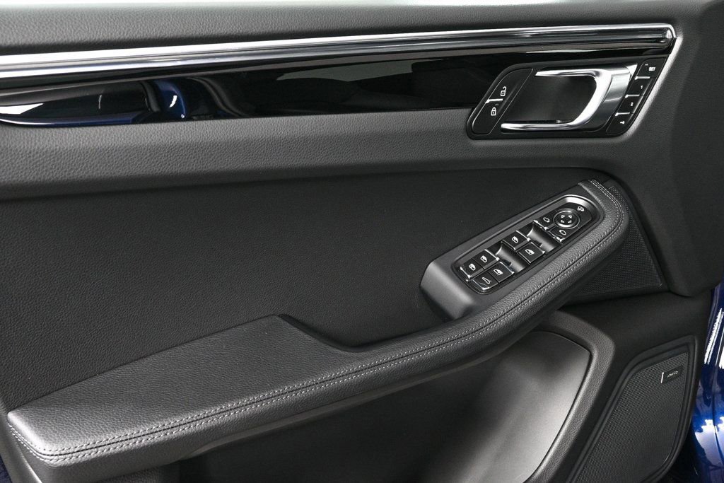 Certified 2026 Porsche Macan image 6