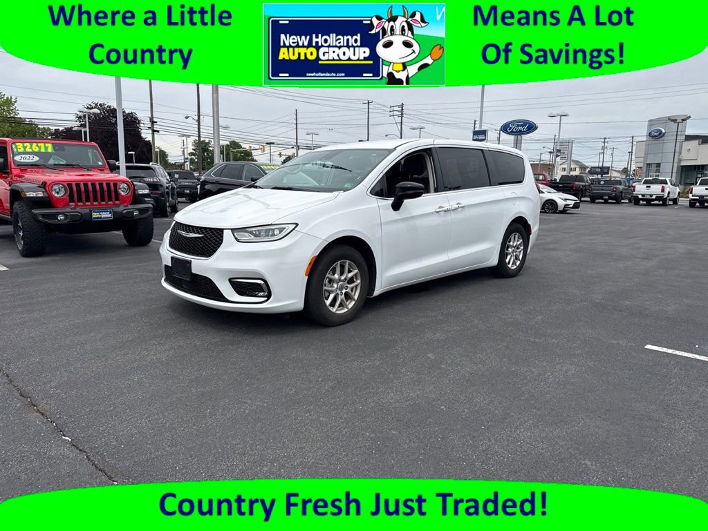 Used 2024 Chrysler Pacifica Touring-L FWD image 1