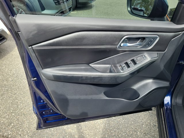 Used 2024 Nissan Rogue Platinum w/ Platinum Premium Package FWD image 16