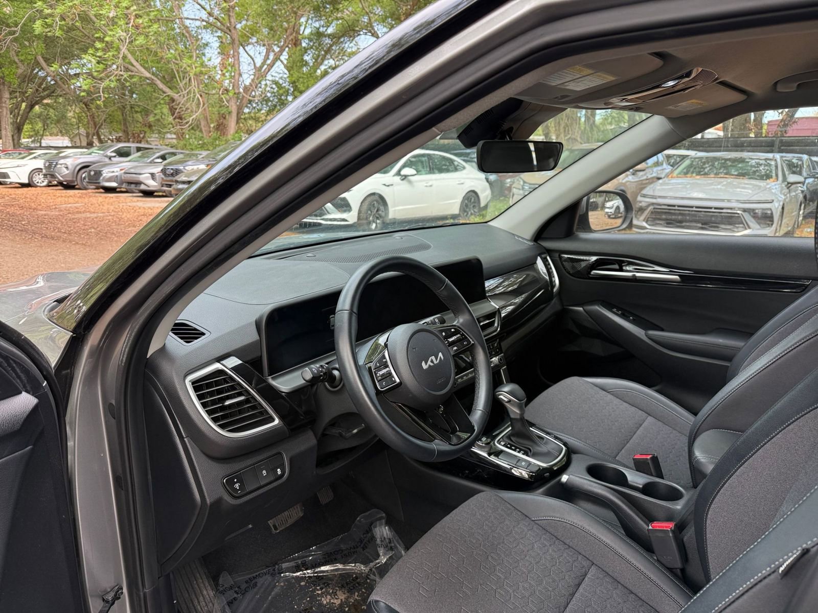 Used 2025 Kia Seltos S image 31