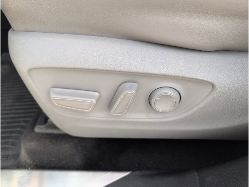 Used 2023 Toyota Highlander XLE image 11