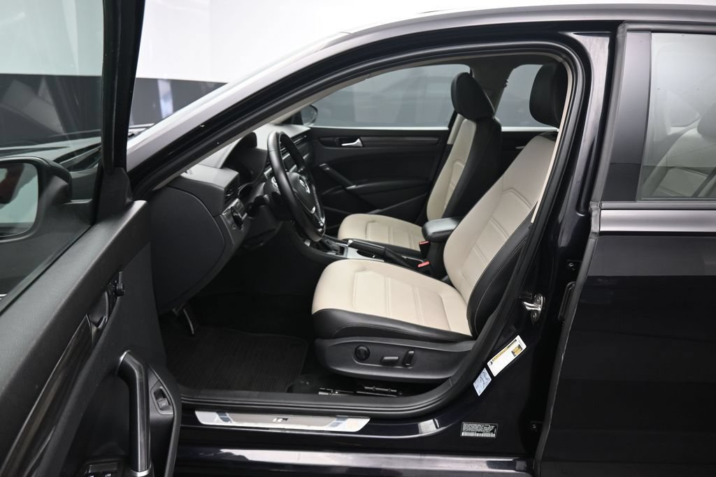 Used 2020 Volkswagen Passat 2.0T R-Line FWD image 11