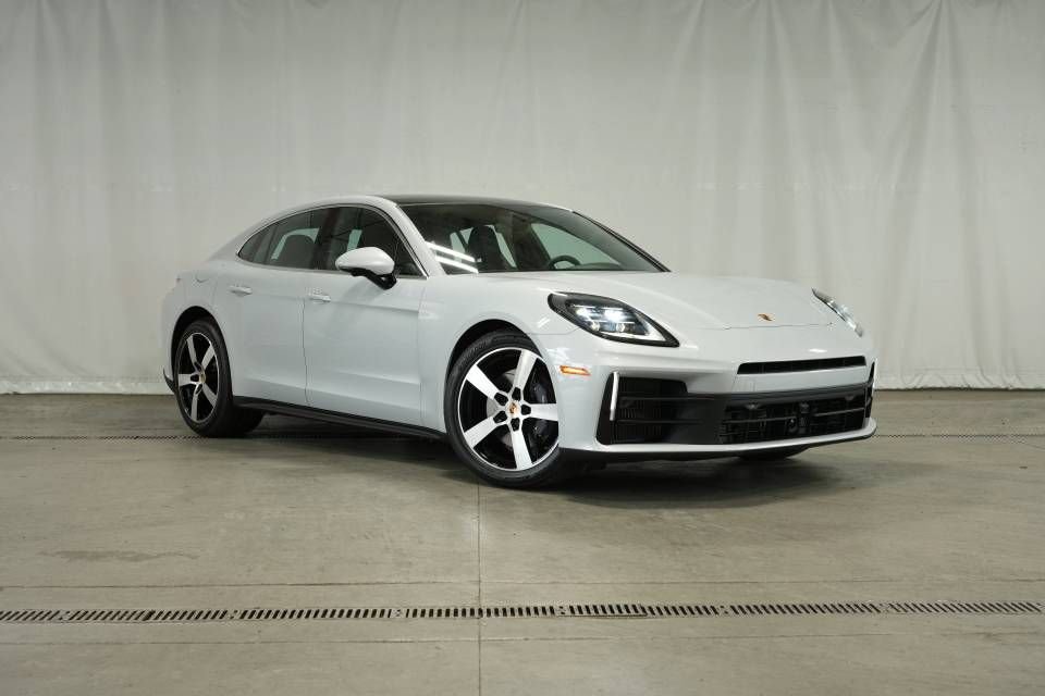 New 2025 Porsche Panamera 4 image 9