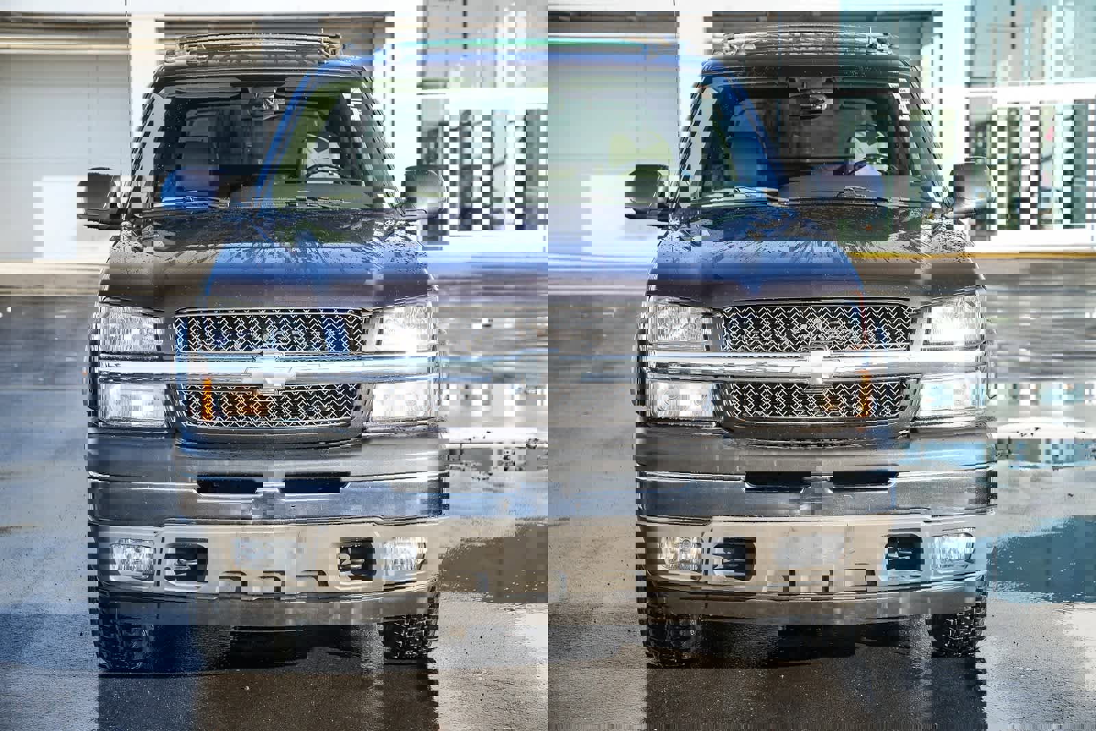 Used 2005 Chevrolet Avalanche Z71 w/ Sun And Sound Package image 2