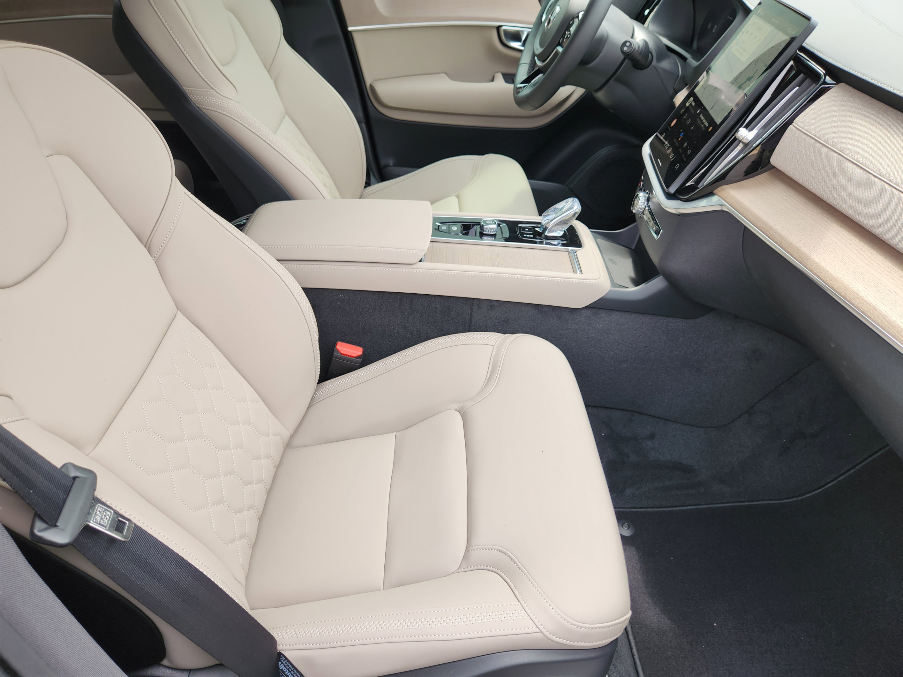 Used 2026 Volvo XC90 B6 Plus w/ Protection Package Premier AWD/4WD image 15