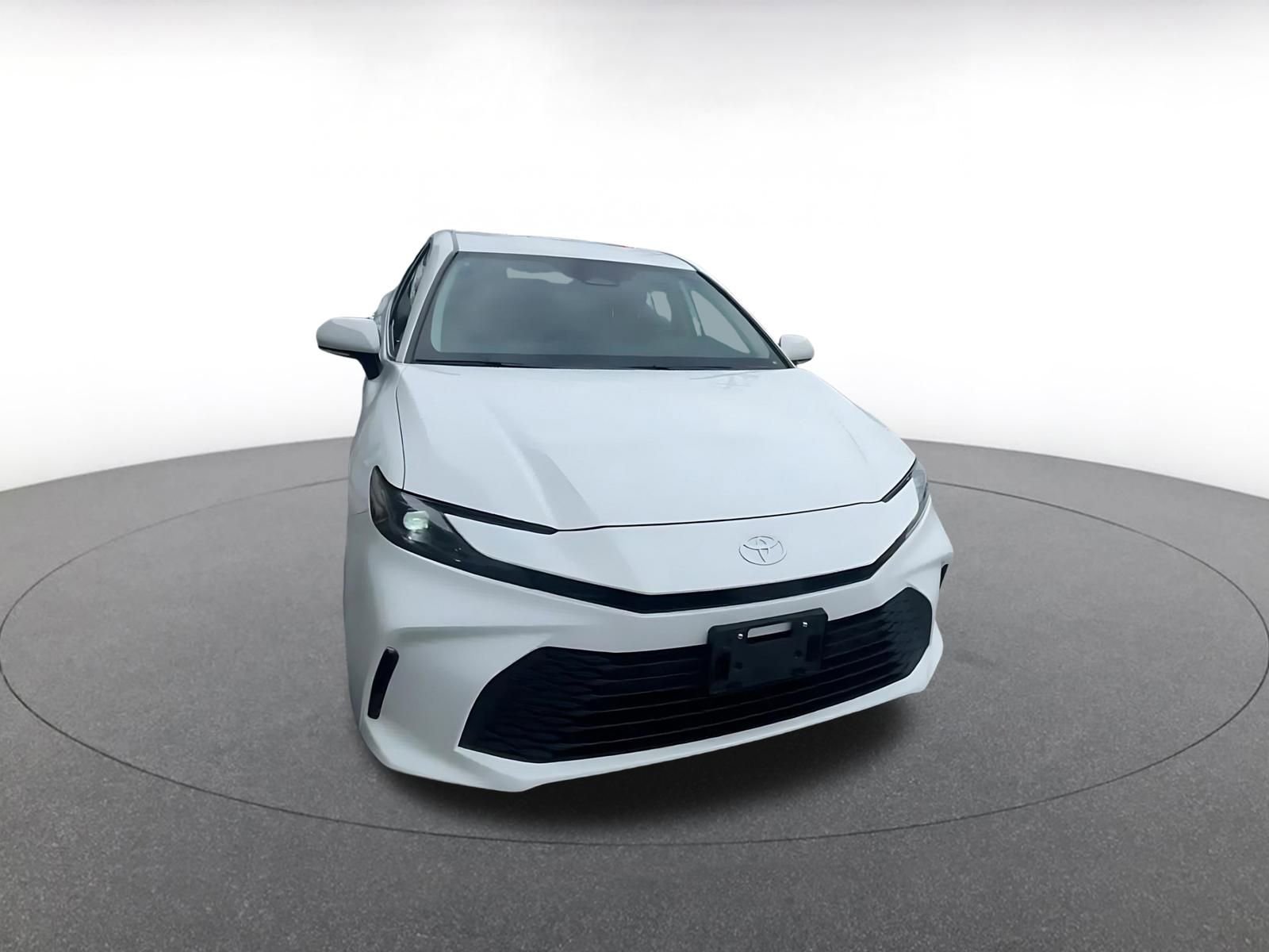 Used 2025 Toyota Camry LE image 3