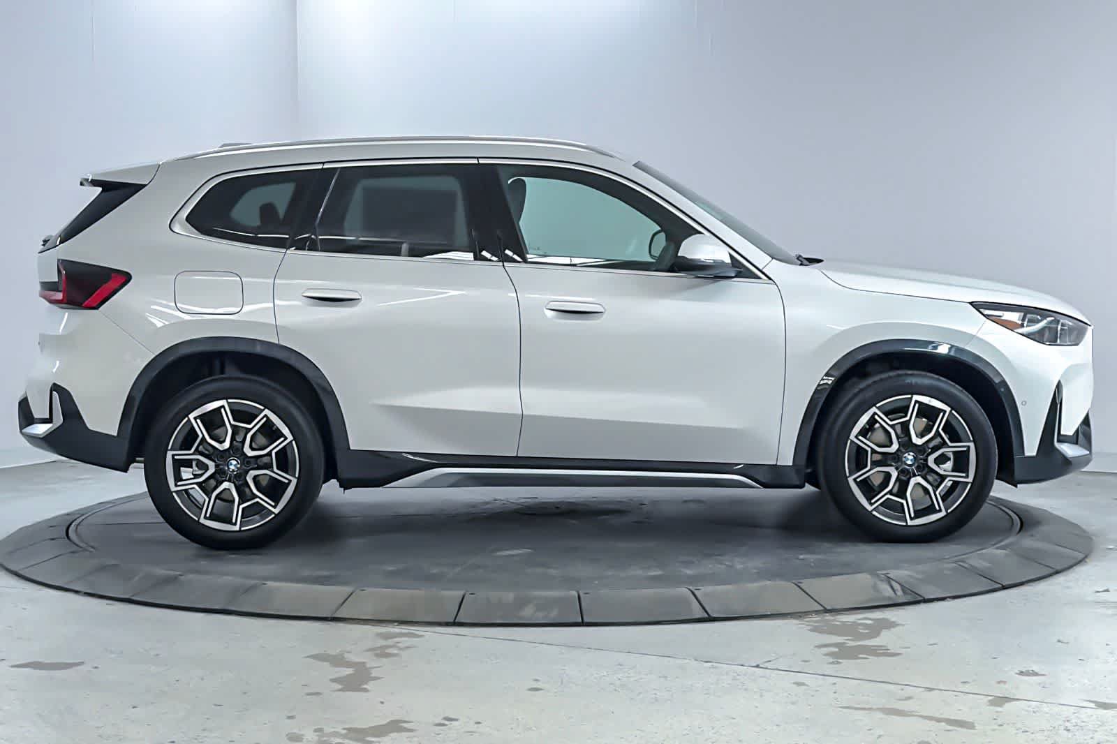 New 2026 BMW X1 xDrive28i w/ Technology Package AWD/4WD image 8