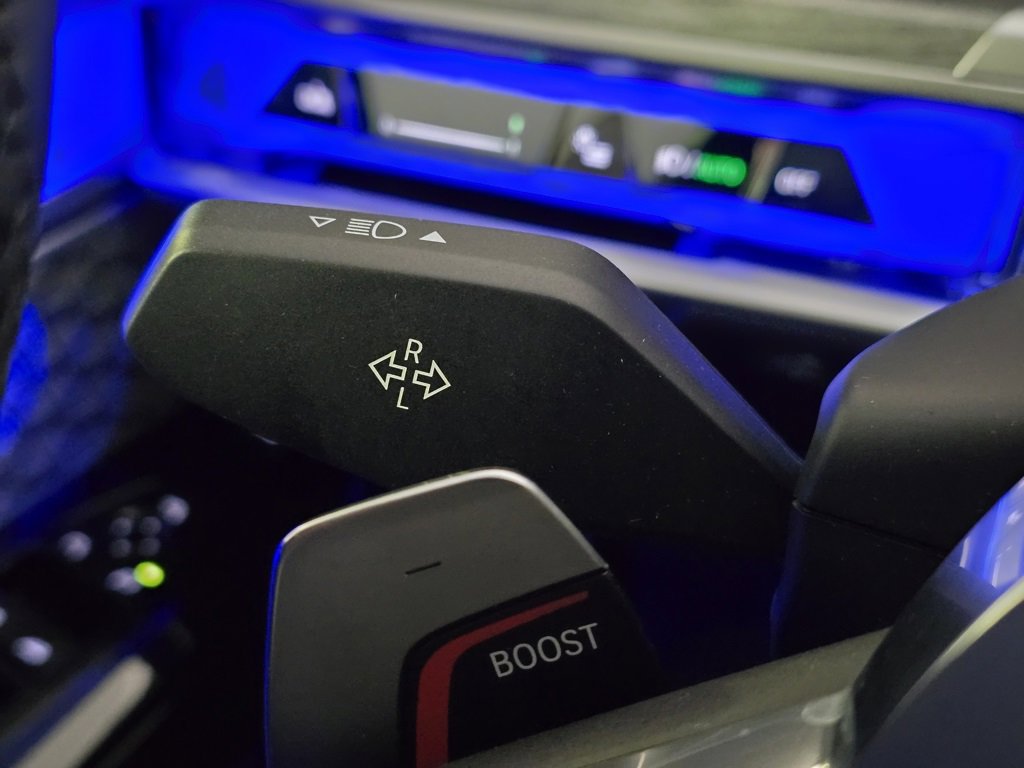 Used 2024 BMW 760i xDrive w/ Executive Package image 19