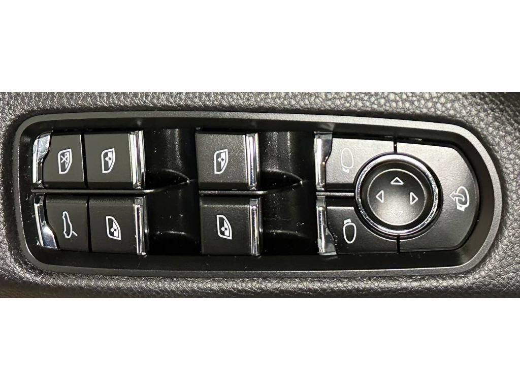 Used 2012 Porsche Panamera S image 32