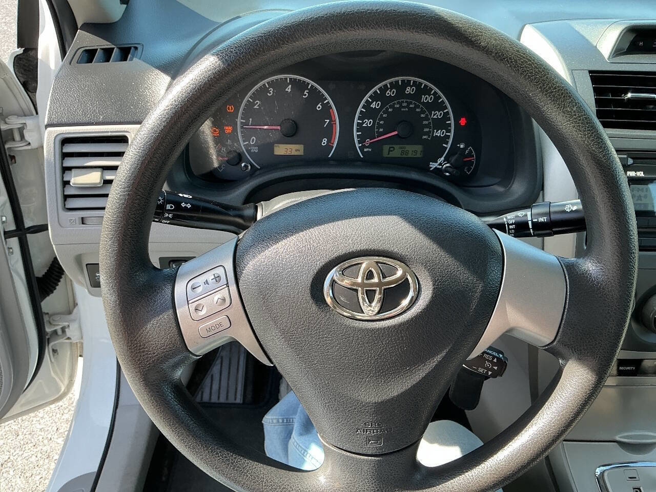Used 2012 Toyota Corolla LE image 30