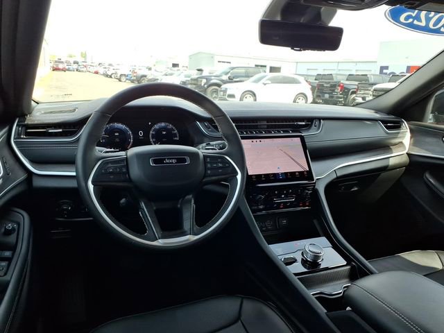 Used 2025 Jeep Grand Cherokee L Limited w/ Luxury Tech Group II image 18