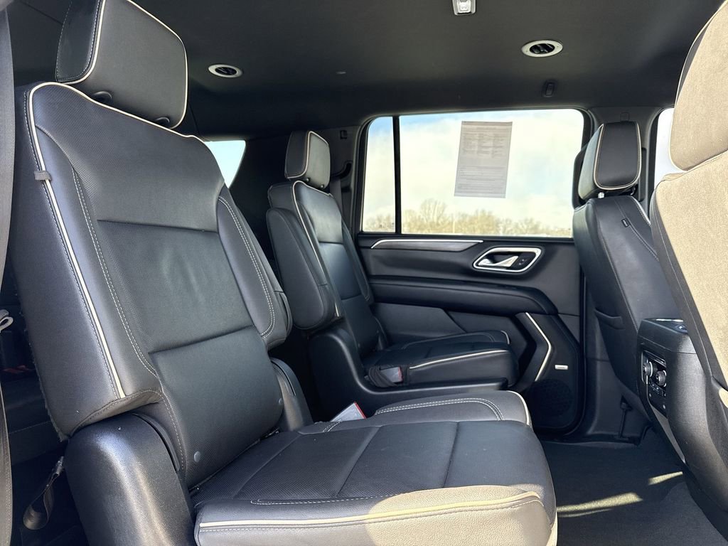 Used 2023 Chevrolet Suburban Premier image 24