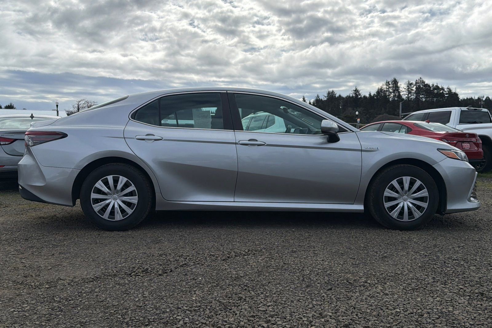 Used 2021 Toyota Camry LE image 3