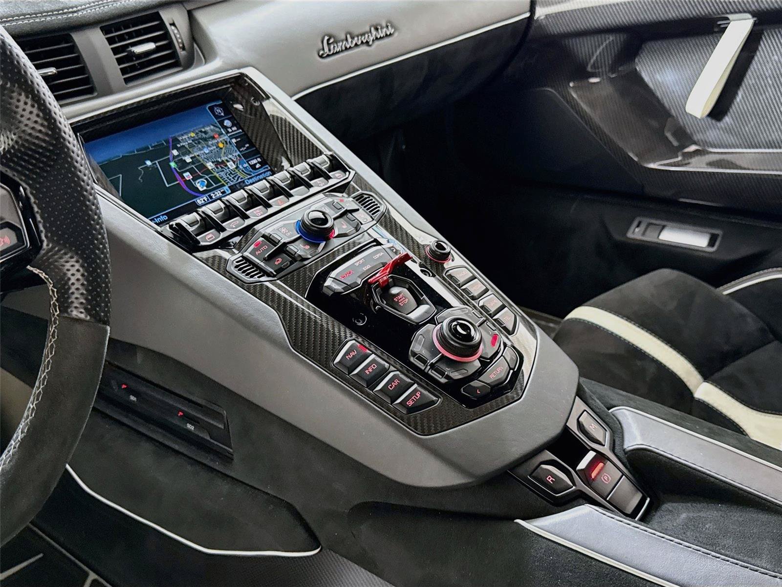 Used 2020 Lamborghini Aventador SVJ AWD/4WD image 24