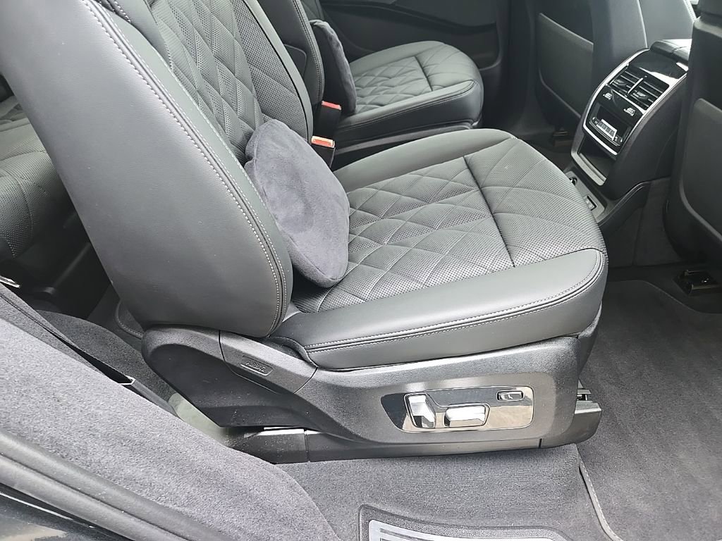 Used 2024 BMW X7 xDrive40i w/ Climate Comfort Package image 86