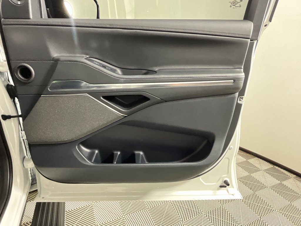 Used 2025 Lincoln Navigator Reserve w/ Jet Appearance Package image 21