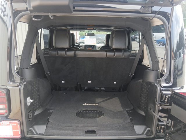 Used 2015 Jeep Wrangler Unlimited Sahara AWD/4WD image 8