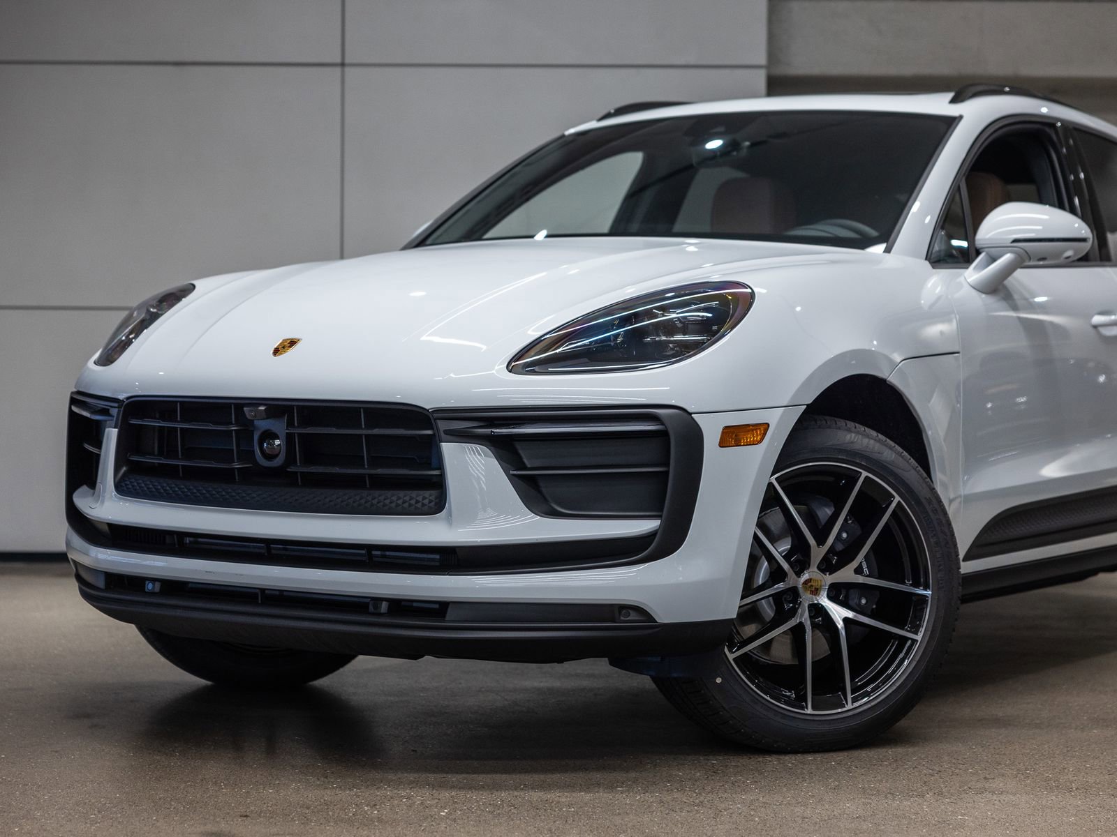 Certified 2025 Porsche Macan image 19