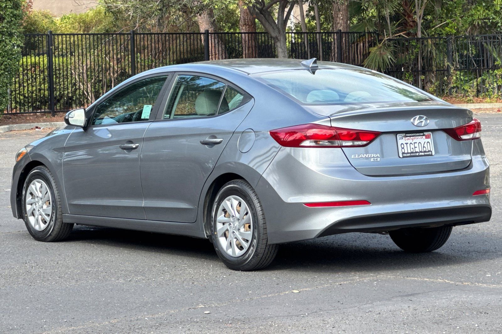 Used 2017 Hyundai Elantra SE image 5