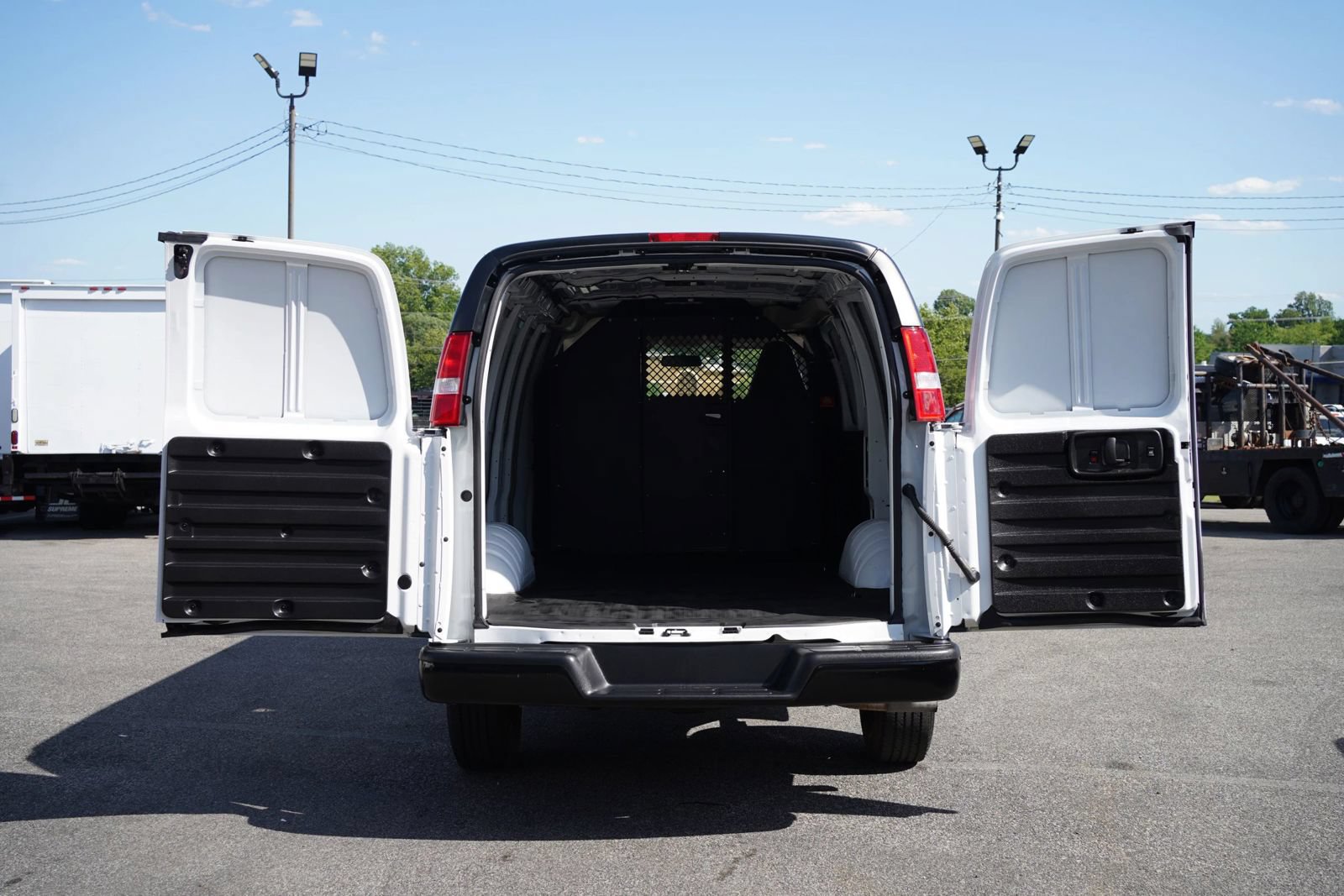 Used 2025 Chevrolet Express 2500 w/ Communications Package RWD image 11