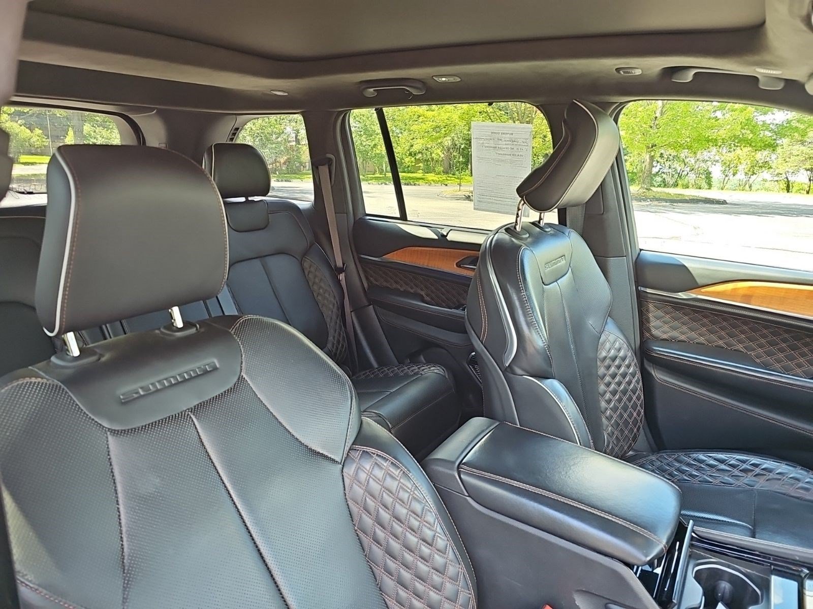 Used 2022 Jeep Grand Cherokee Summit AWD/4WD image 12