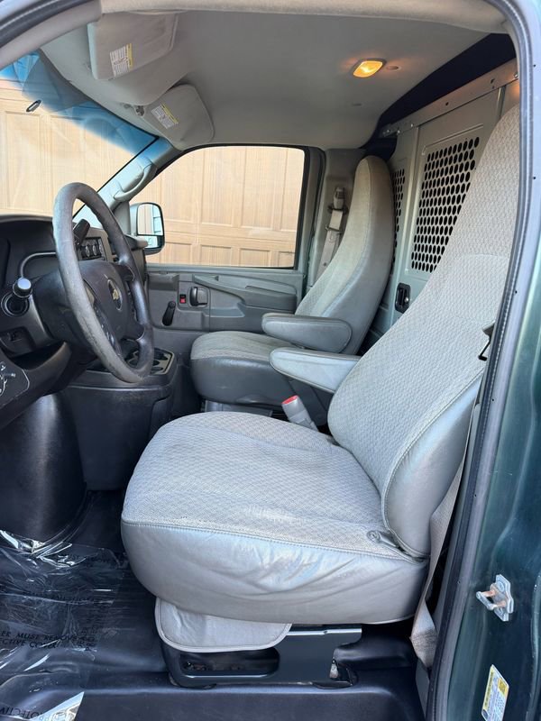 Used 2013 Chevrolet Express 2500 RWD image 9