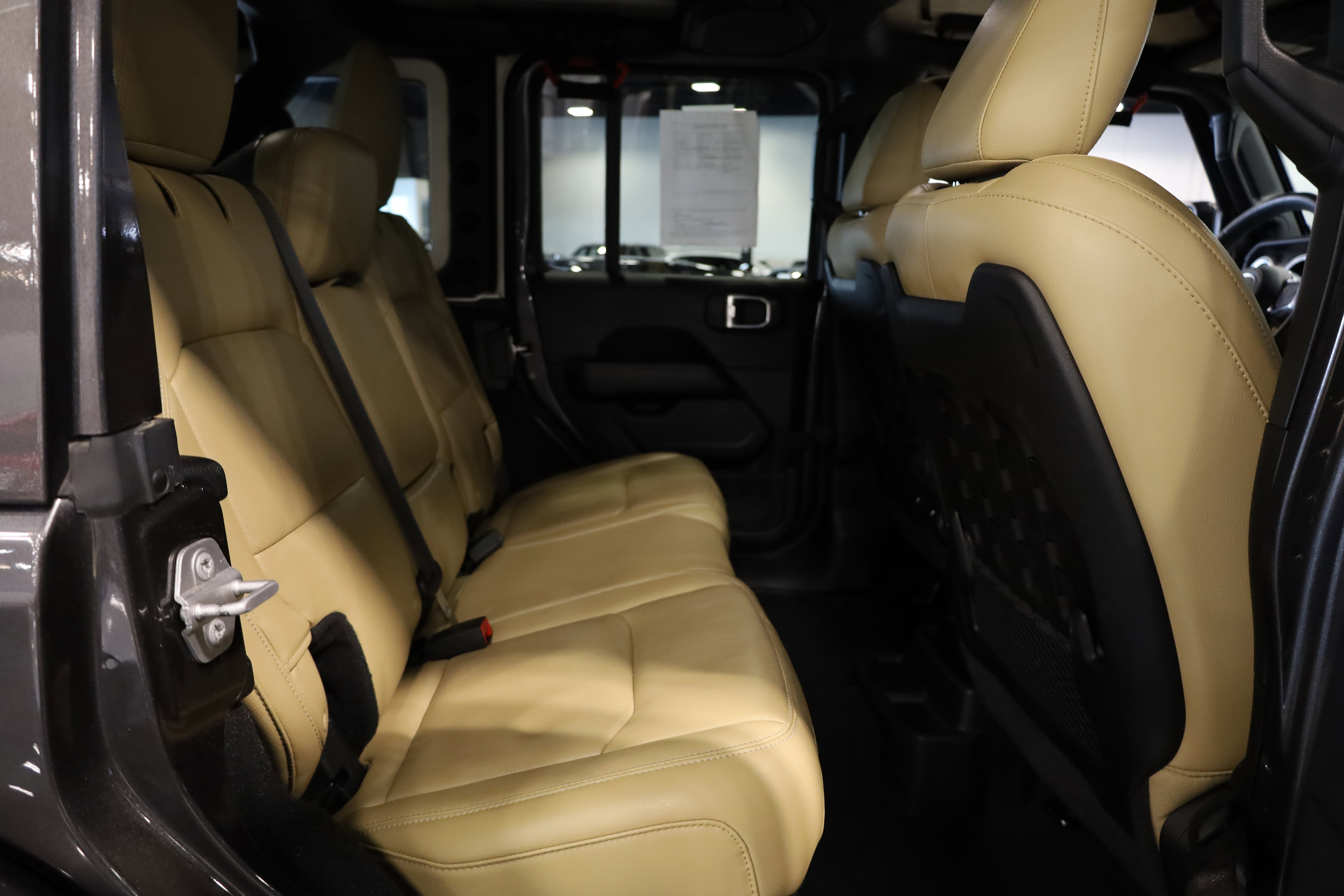 Used 2018 Jeep Wrangler Unlimited Rubicon image 39