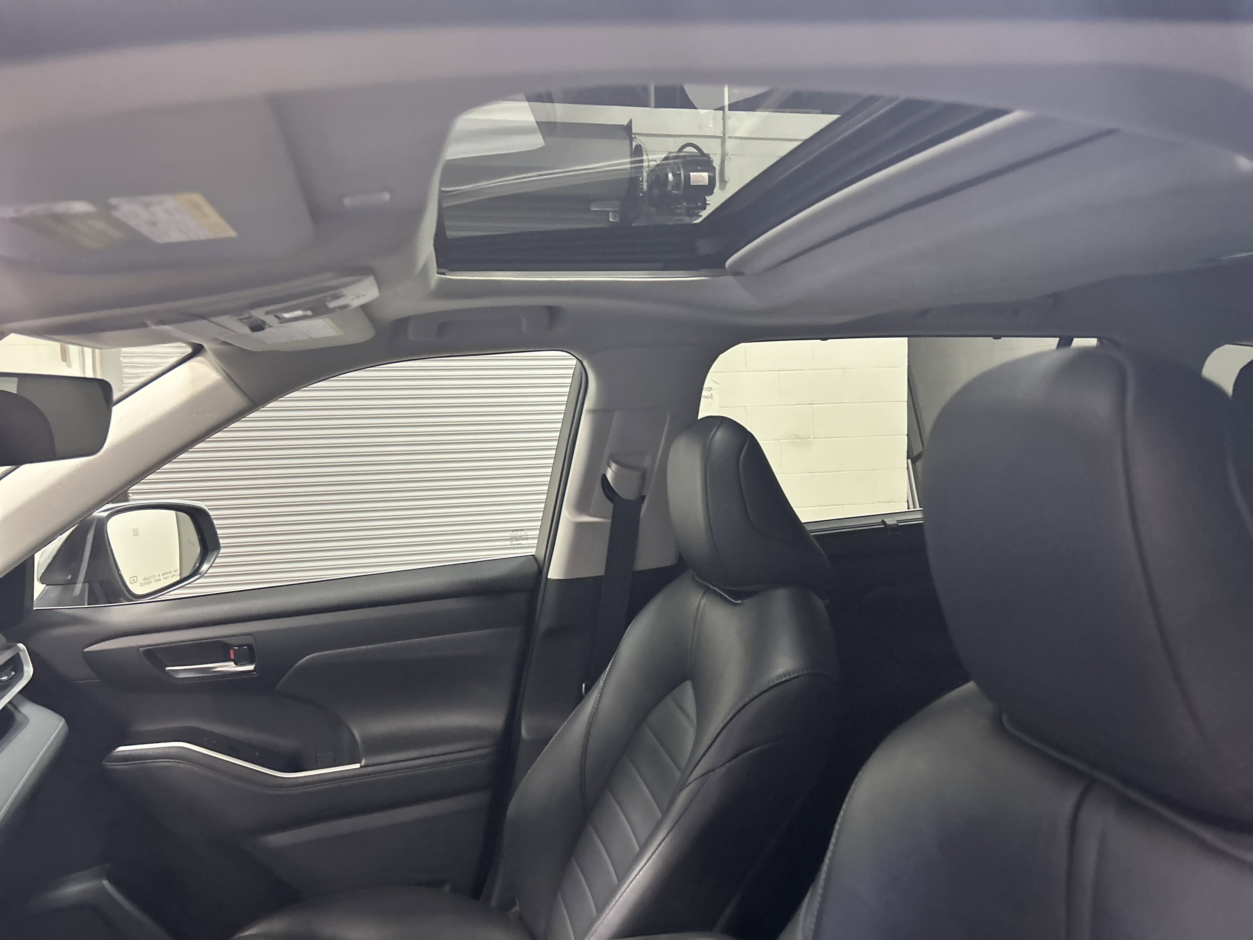 Used 2023 Toyota Highlander XLE image 12