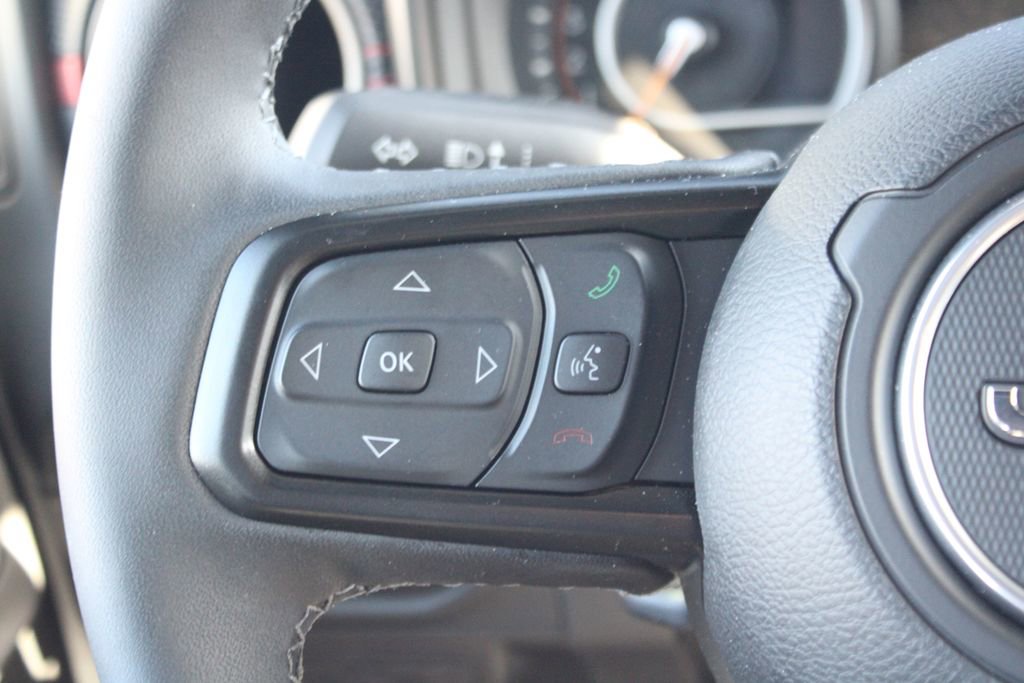 Used 2025 Jeep Wrangler Unlimited Rubicon w/ Technology Group image 17