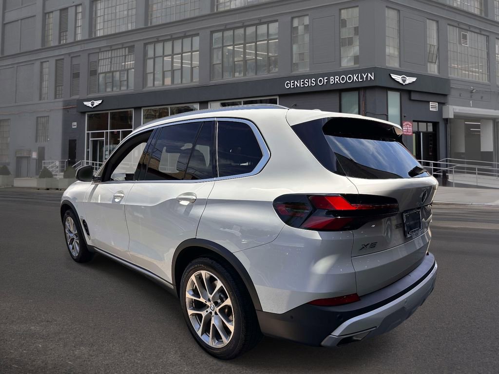 Used 2024 BMW X5 xDrive40i w/ Premium Package AWD/4WD image 5