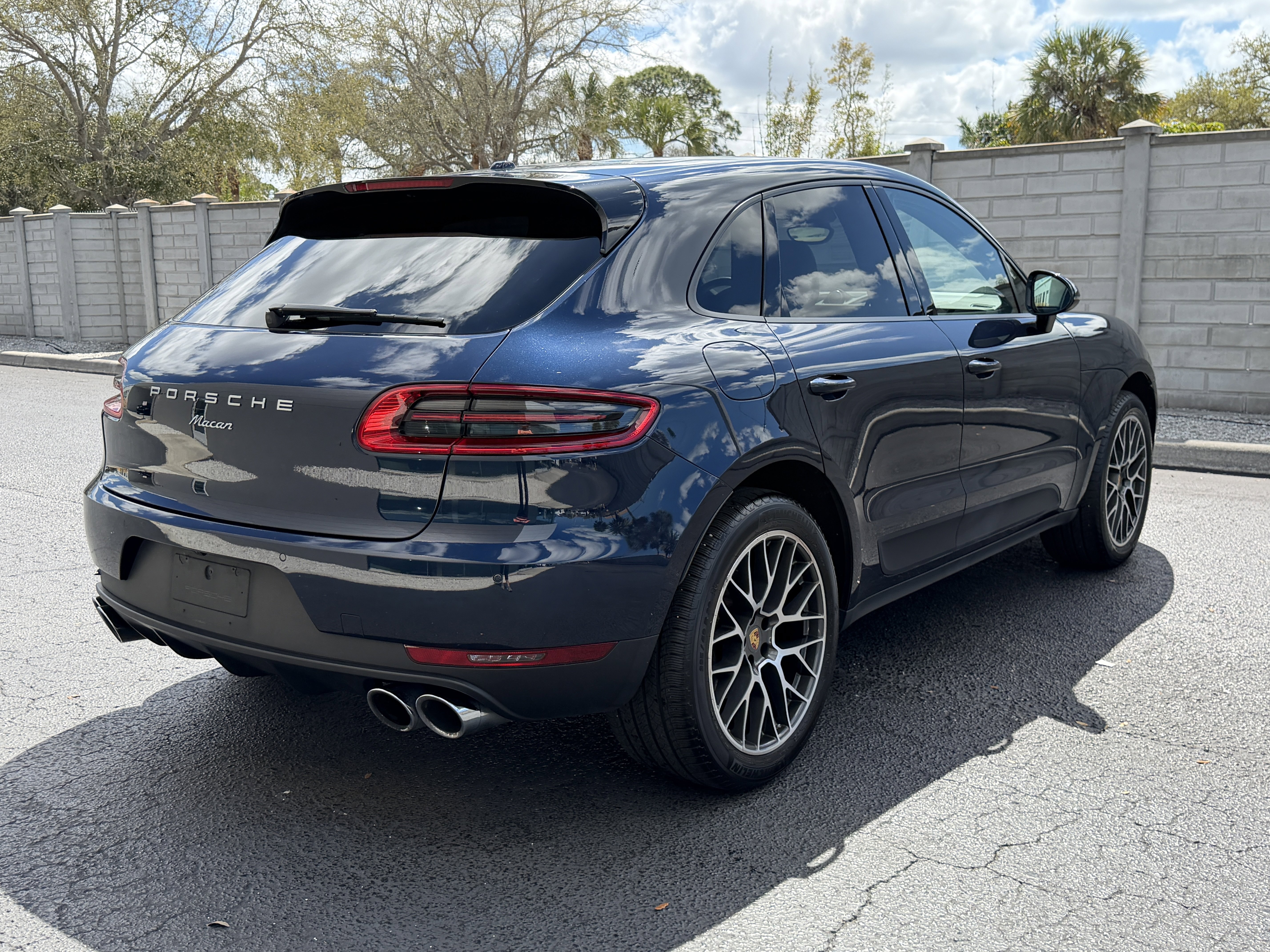 Certified 2018 Porsche Macan Sport Edition image 6