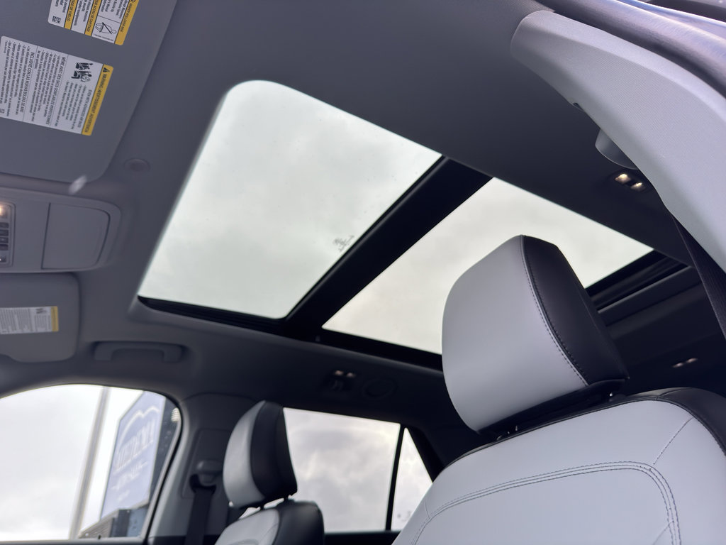 Used 2021 Ford Explorer XLT w/ XLT Sport Appearance Package image 19
