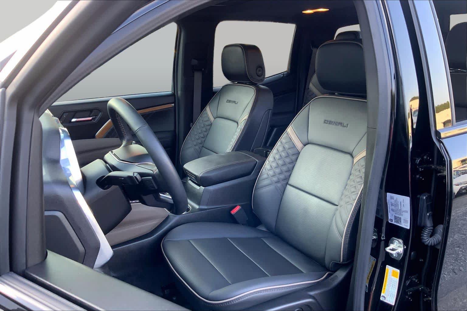 Used 2026 GMC Canyon Denali AWD/4WD image 8