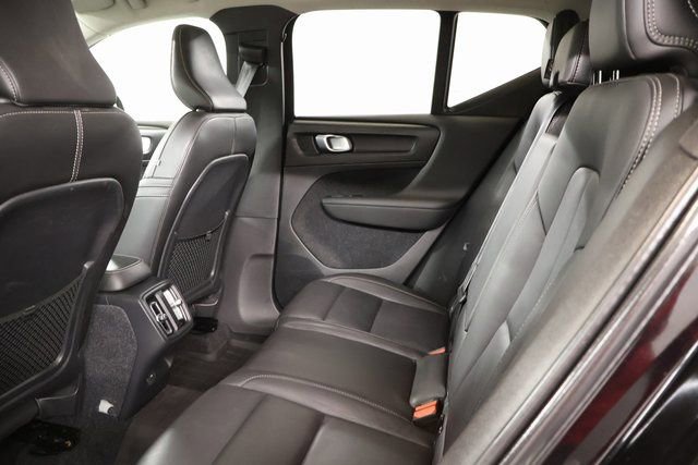Used 2020 Volvo XC40 T5 Momentum w/ Protection Package image 29