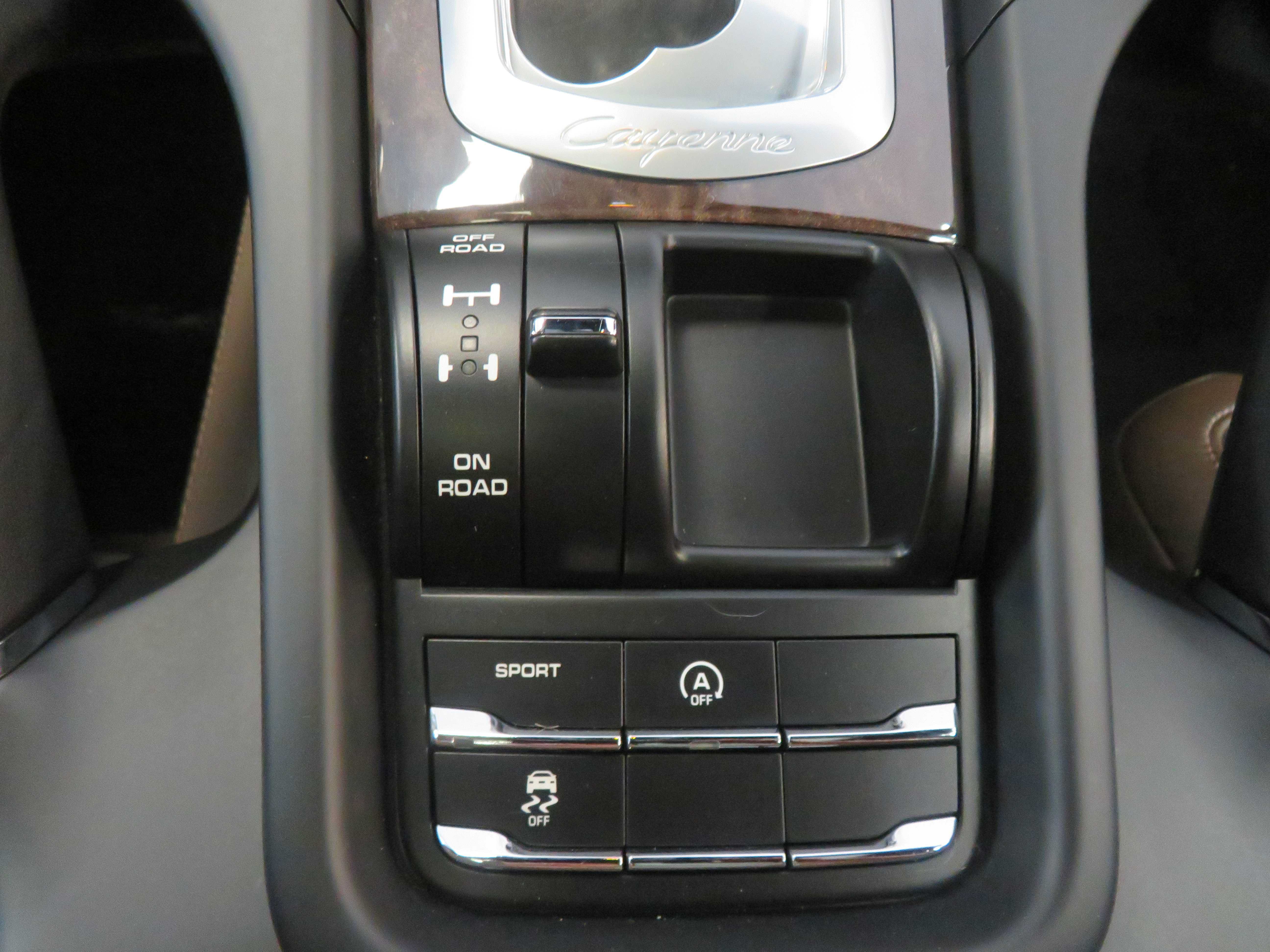 Used 2015 Porsche Cayenne S AWD/4WD image 46