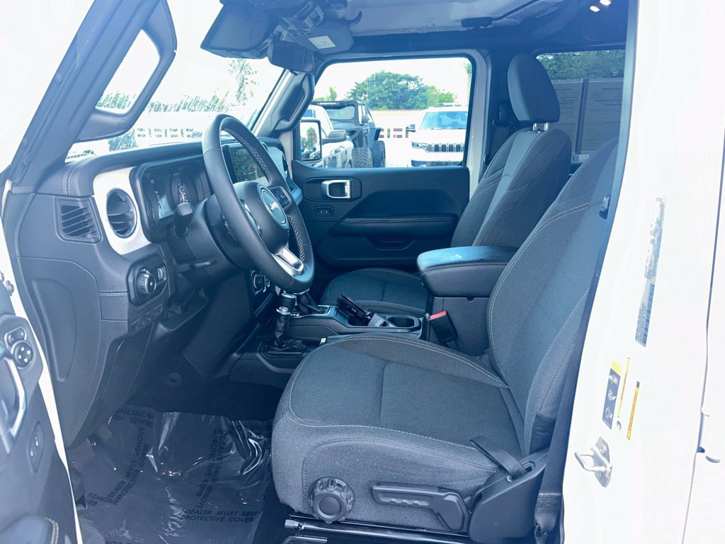 Certified 2025 Jeep Wrangler Unlimited Sahara AWD/4WD image 12