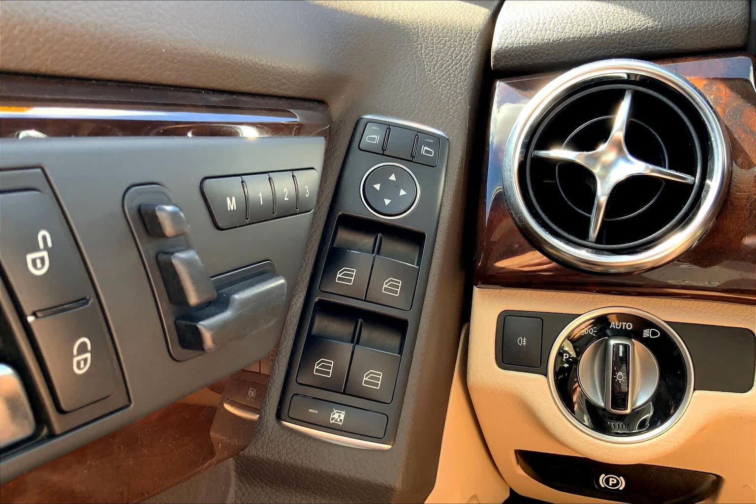 Used 2015 Mercedes-Benz GLK 350 4MATIC image 33