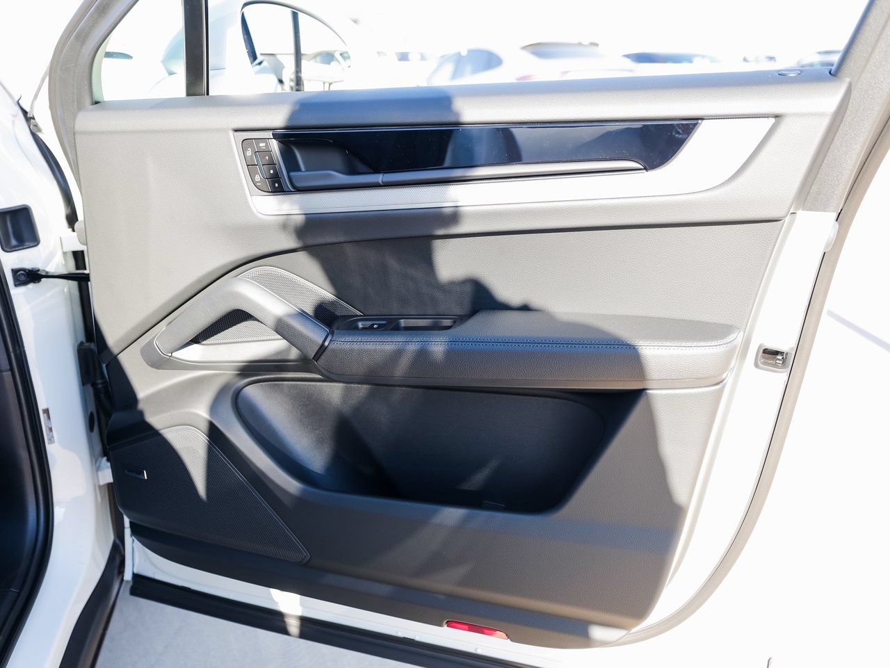 New 2026 Porsche Cayenne E-Hybrid Coupe AWD/4WD image 25
