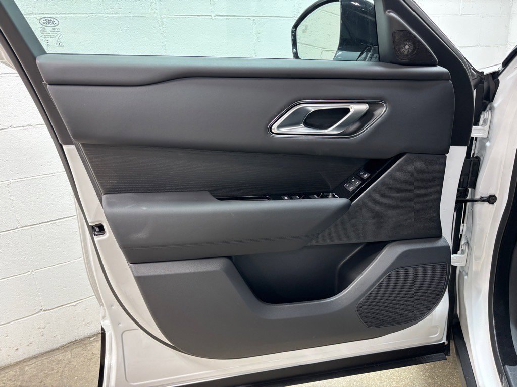 New 2026 Land Rover Range Rover Velar Dynamic SE image 24