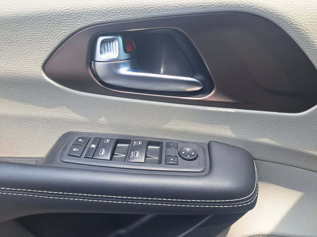 Certified 2023 Chrysler Voyager LX FWD image 23