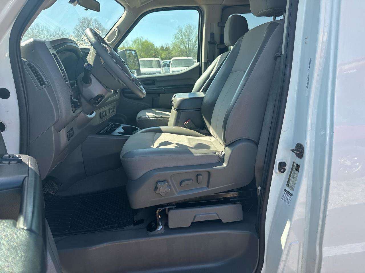 Used 2016 Nissan NV 3500 SV w/ SV Technology Package image 29