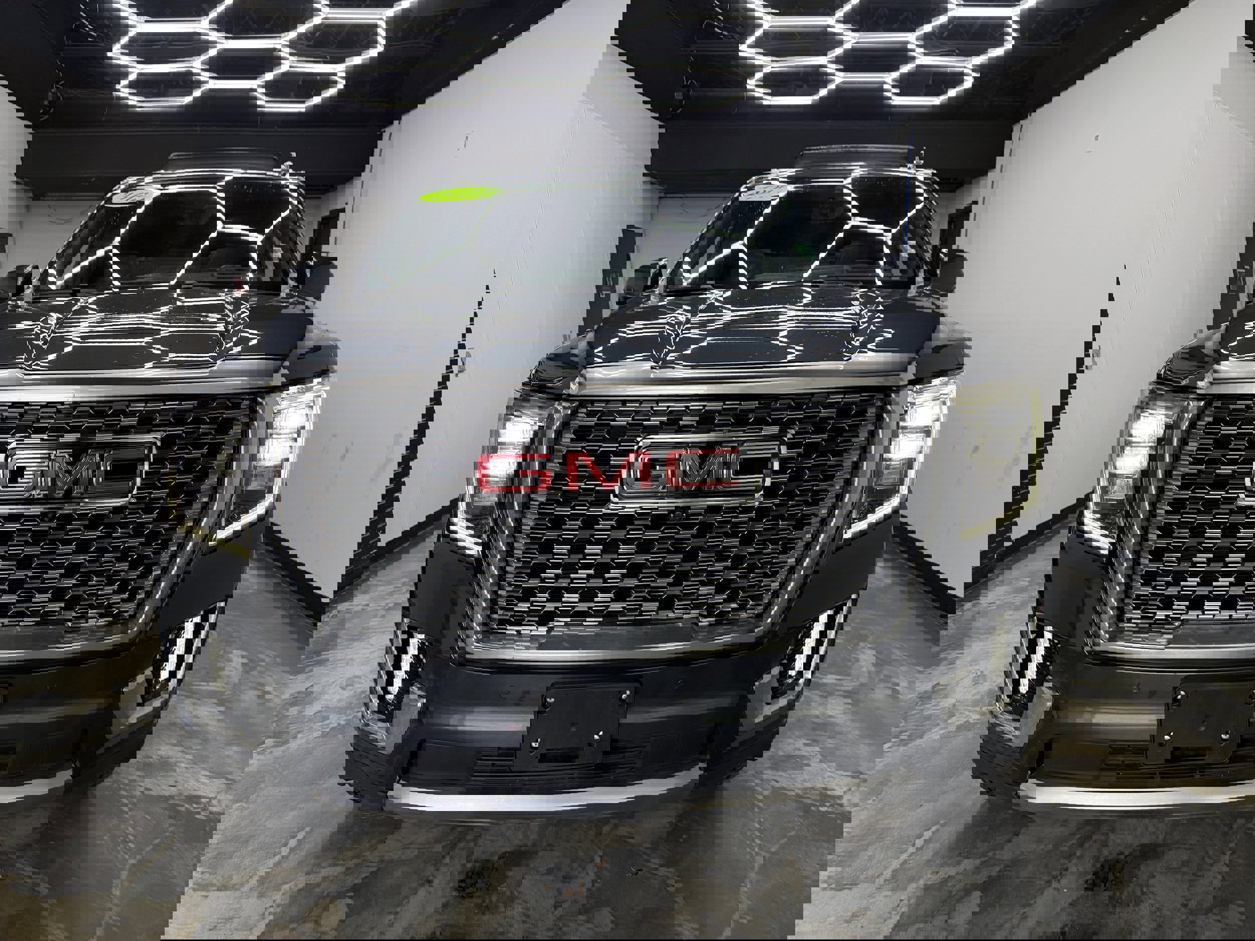 Used 2021 GMC Yukon Denali w/ Denali Premium Package image 9