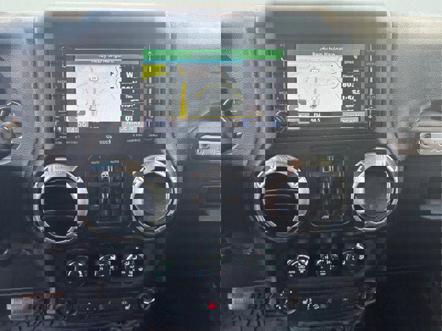 Used 2017 Jeep Wrangler Unlimited Rubicon w/ Cold Weather Group image 12